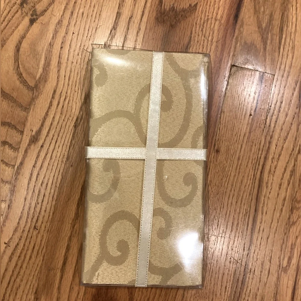 Damask  Scroll Napkins Set of 4  - Gold - NWT